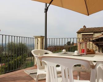 Art Apartment Chianti Family Suite - heart of tuscan contryside 20 min. Florence - Tosi - Balcón