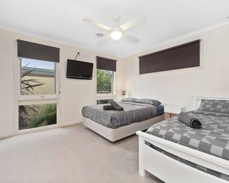 Sherwood Retreat - روزبد - غرفة نوم