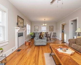 Cottage by the Lake - Kingston, TN - Kingston