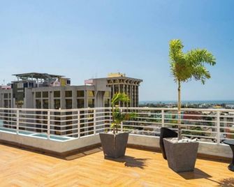 Joy Luxury Estate Kingston - Kingston - Balcón