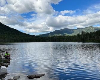 Amazing lakefront home in the White Mountains with game room theater - Whitefield