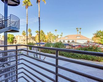 Less Than 1 Mi to Biltmore Fashion Park Condo with Pool! - Phoenix - Balcony