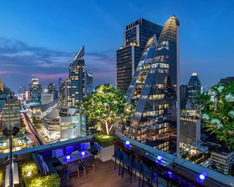 فور بوينتس باي شيراتون بانكوك بلوينشيت سوكومفيت - بانكوك - شرفة