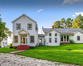 Waterfront Retreat with private beach and dock - Princess Anne - Gebäude