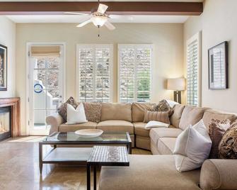 Setting the Standard by AvantStay Luxury Villa - La Quinta - Living room