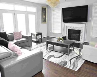 Spacious 4-bedroom villa in Bowie - ボウイ - リビングルーム