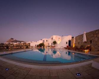 Anemousa Hotel - Folegandros - Bazén