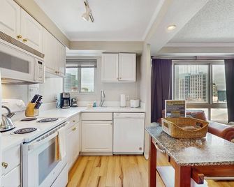 14th-Floor Family-Friendly Condo in Downtown Seattle w/City Views & Free WiFi - Seattle - Kitchen