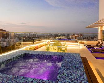 Wyndham Garden Barranquilla - Barranquilla - Bazén