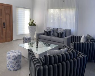 Spacious villa at 25 mts from Atlantic ocean - Cabrera - Sala de estar