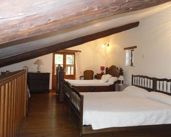 17th Century Provence farmhouse, close to the Gorges de L'ArdËche - Saint-Marcel-dArdèche - Chambre