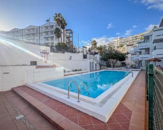 Bright Tirma Home - Relax & Chill Terrace - Bellavista - Zwembad