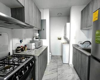 Sofa Bed Stay Rooftop Pool Gym, Avenida Balboa Next to Hilton - بنما سيتي (بنما) - مطبخ