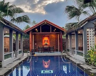 필그리마지 빌리지 휴 리조트 & 스파 - 후에 - 수영장