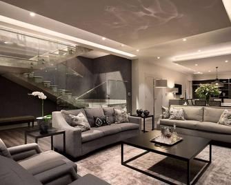 Davinci Hotel And Suites On Nelson Mandela Square - Sandton - Living room