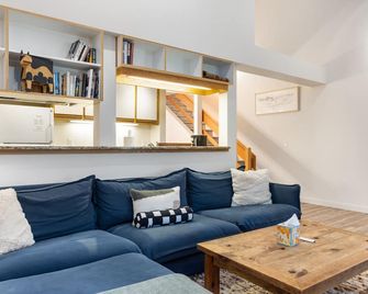 Outpost: Balsam Lodge B7 - Wilson - Living room