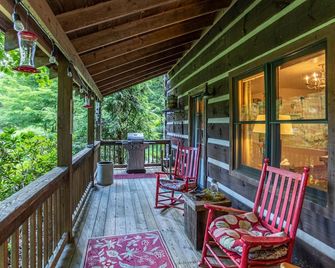 Scrollrock - Banner Elk - Balcony