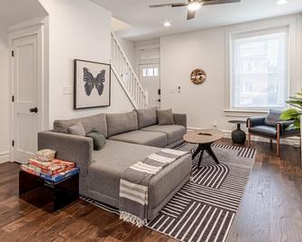 Ann Avenue Modern 3BR Home, Near Downtown with Free Parking - St. Louis