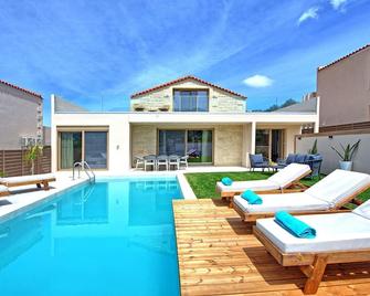 Villa Silentium Evilia by PosarelliVillas - Argyroupoli - Pool