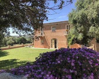 Monti di Jogliu - Arzachena - Rakennus