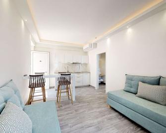 Porto Kalamaki Hotel - Galatás - Sala de estar