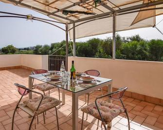 Stunning Apartment In Lamezia Terme - Lamezia Terme - Balkon