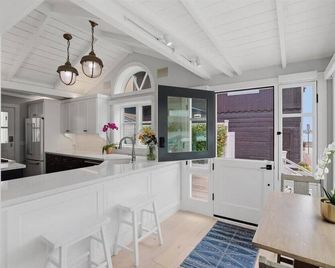 Balboa Island Gem with Patio & Beach Essentials - Newport Beach