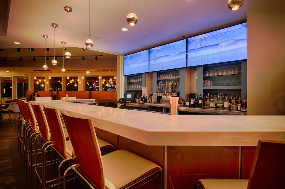 Sun & Ski Inn And Suites - סטואו - בר