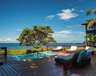 Cocolobo Resort - Coxen Hole