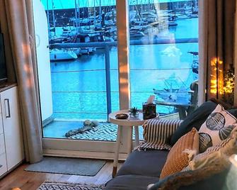 Floating Boat View - Sea View - Brighton Marina - Brighton - Living room
