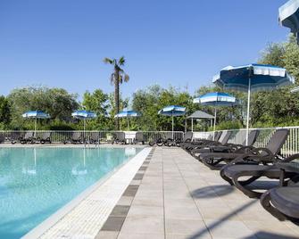 Hotel Villa Maria - דסנצאנו דל גארדה - בריכה