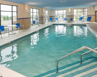 TownePlace Suites by Marriott Buffalo Airport - באפלו - בריכה