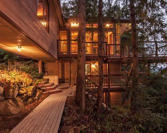 Peaceful oasis in the trees with Jacuzzi - Ganges - Gebäude