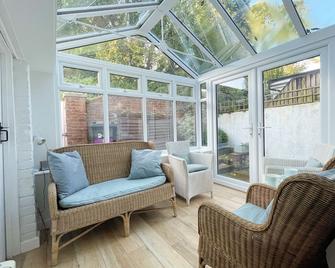 Elm Villa - Wareham - Living room