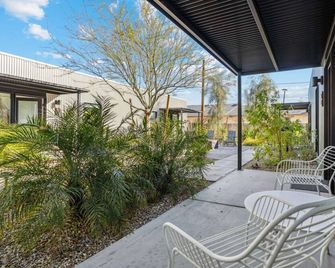 Modern 2 bedroom Apartment 80 Walkscore - Phoenix - Patio