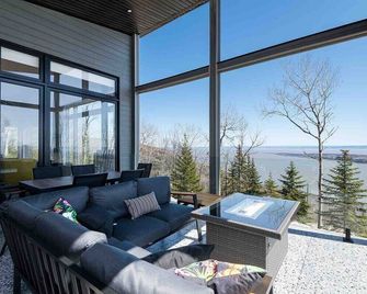 Solstice 203: Scenic Luxury & Hot Tub Bliss - Les Éboulements - Balcon