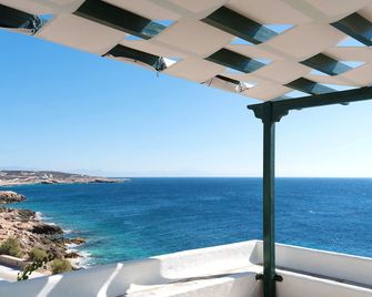 Pahivouni Studios & Suites - Donoussa - Balcón