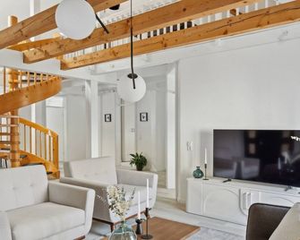 Bodensee Loft Traumhafte Ferienwohnung bis zu 10 Personen - Tettnang - Sala de estar