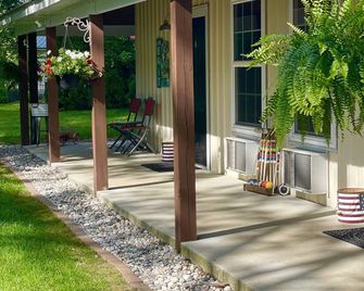 Enjoy the beautiful views of the Muskegon River near Hardy Dam and Dragon Trail - Newaygo - Patio