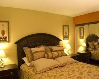 Palm Springs Condo in Beautiful Garden Setting. Close to Major Attractions. - Palm Springs - Bedroom