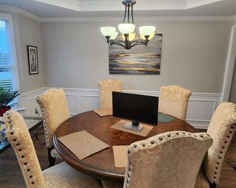 Entire Luxury Home Sleep 12, Hi-Tech Kitchen, 1 GB/s Wi-Fi, Ideal Remote Worker - Woodstock - Restaurant