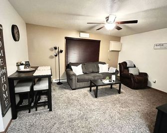Luxury 2 BR Apt w/ King Bed - Mitchell