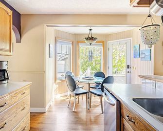 Harmony House short term rental - Okotoks - Küche