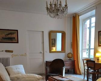 Nice independent apartment near the river - Souppes-sur-Loing - Salon
