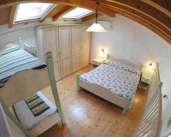 Agriturismo Sol De Montalto - Costermano - Bedroom