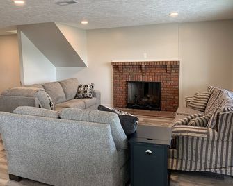 Best CWS spot around! Great for groups-family. Closest location and on A LAKE! - Carter Lake - Living room