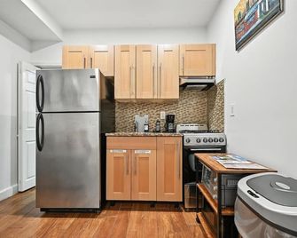 Cozy Modern Studio Perfect for Short or Long Stays - Filadelfia - Cocina