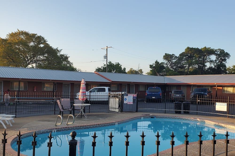 Vanguard Motel - Navasota - Pool