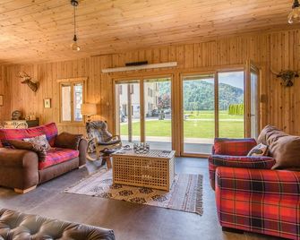 Spacious and luxurious family chalet - Samoens. Grand Massif skiing. Easy access - Samoëns - Salon