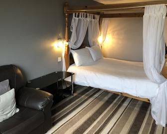 The Airman Hotel - Shefford - Bedroom